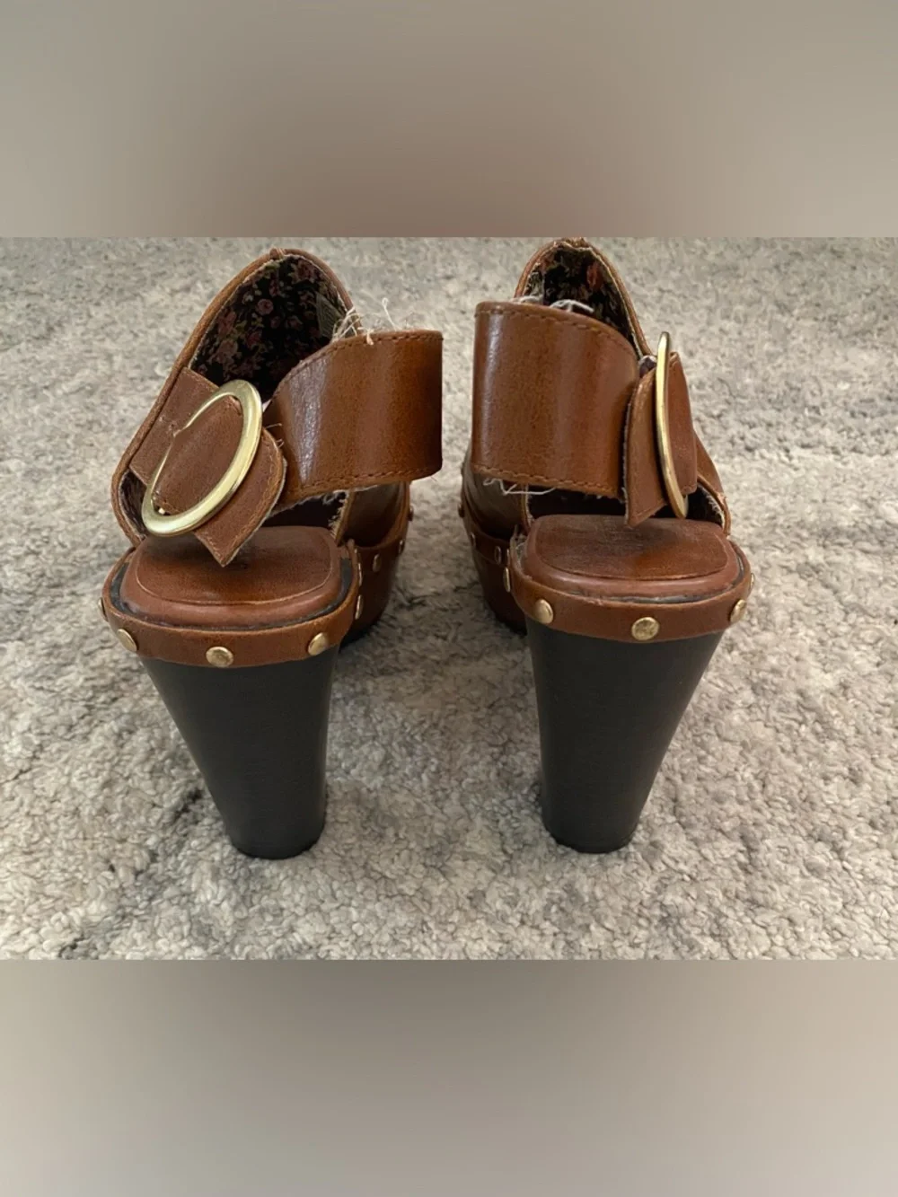 Unlisted Kenneth Cole 90’s Y2K Studded Gold Buckle Platform Sandals Size 6